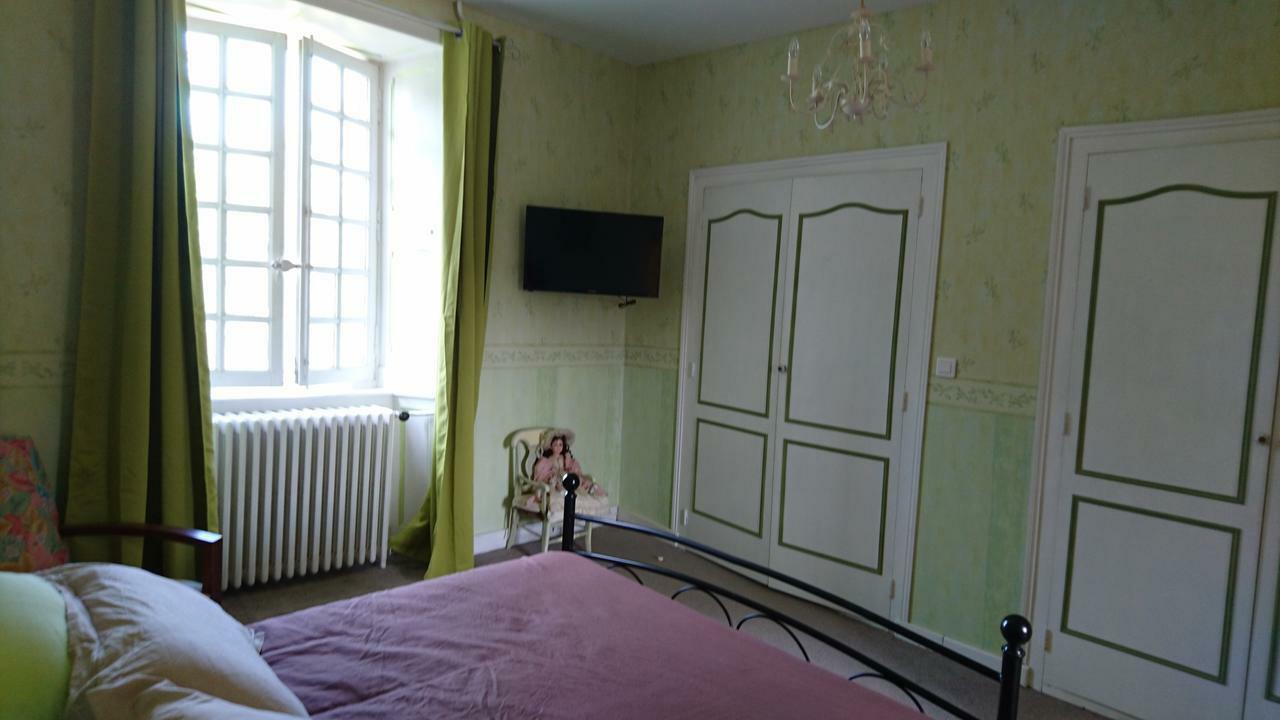 Pierre Deluen Domaine De La Grange De Quaire Bed & Breakfast Chassenon Exterior photo