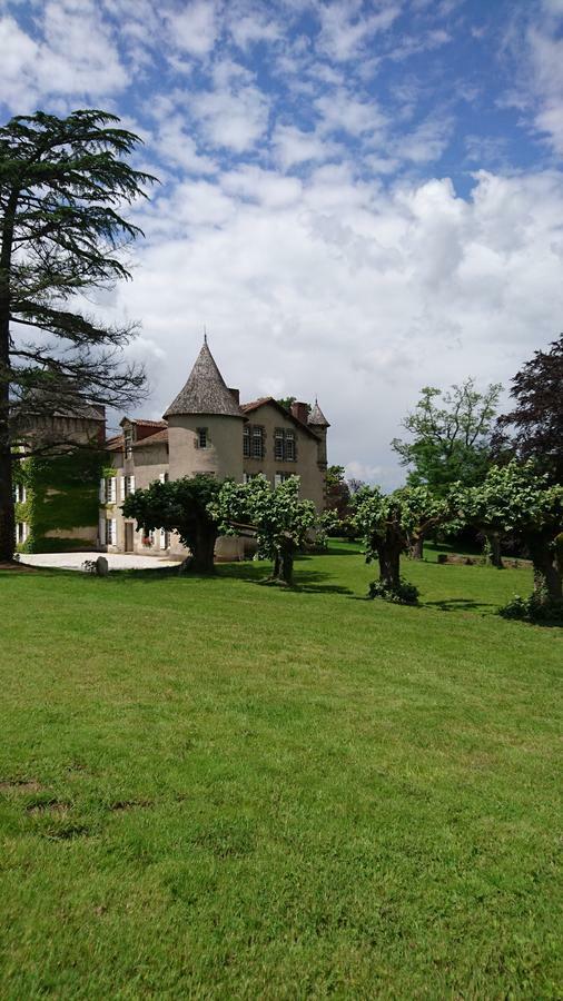 Pierre Deluen Domaine De La Grange De Quaire Bed & Breakfast Chassenon Exterior photo