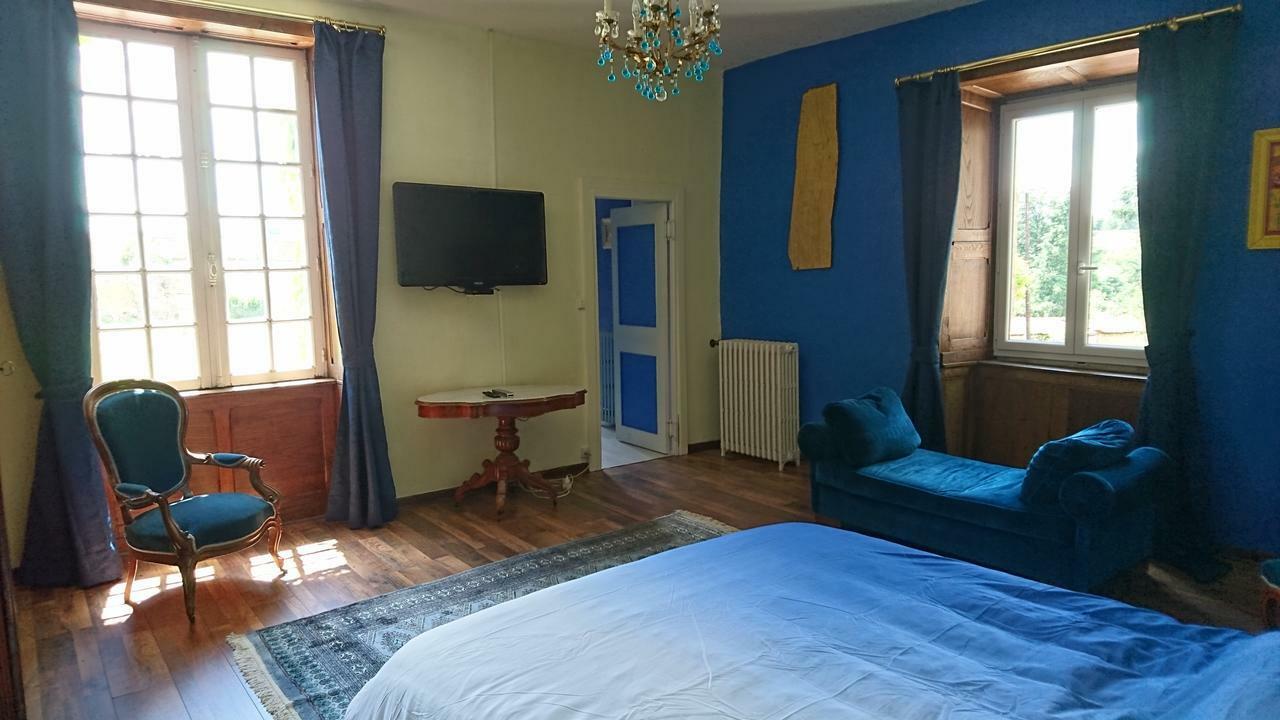 Pierre Deluen Domaine De La Grange De Quaire Bed & Breakfast Chassenon Exterior photo