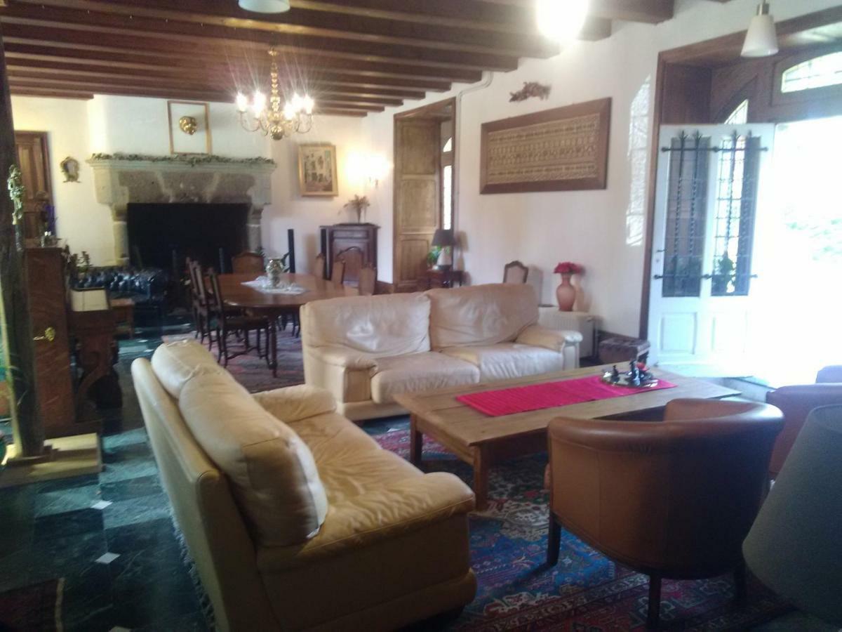 Pierre Deluen Domaine De La Grange De Quaire Bed & Breakfast Chassenon Exterior photo