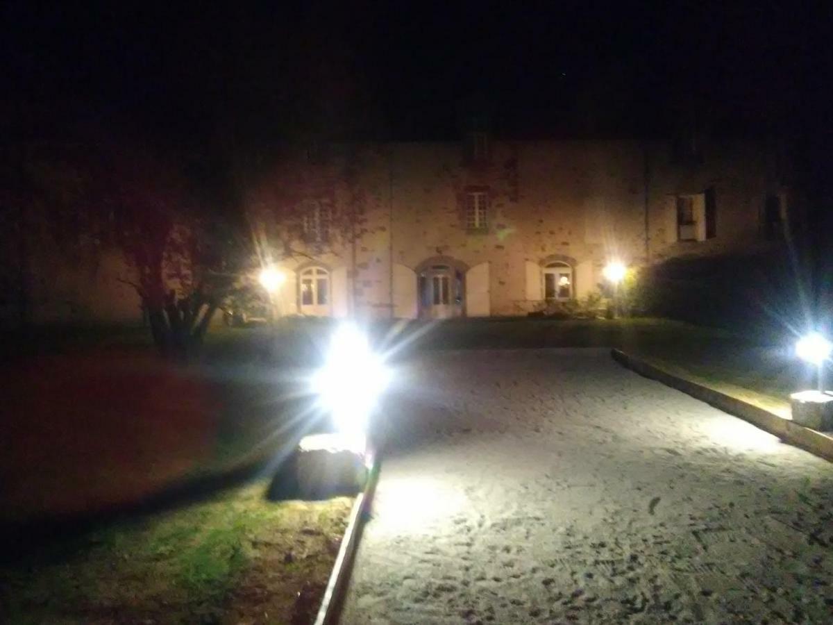 Pierre Deluen Domaine De La Grange De Quaire Bed & Breakfast Chassenon Exterior photo